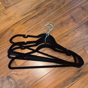 Set of 5 Black elegant Velvet Hangers